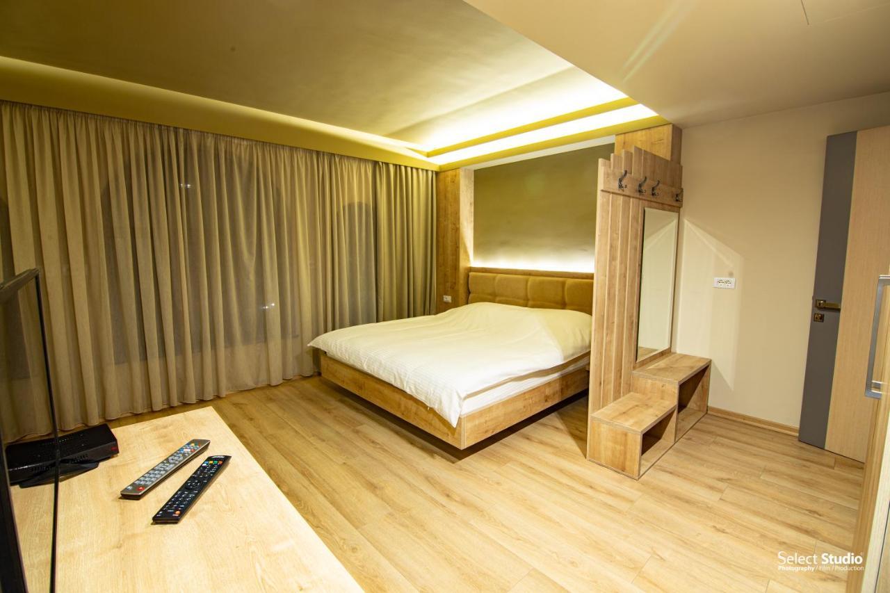 קורצ'ה Sahati Hotel & Restaurant מראה חיצוני תמונה