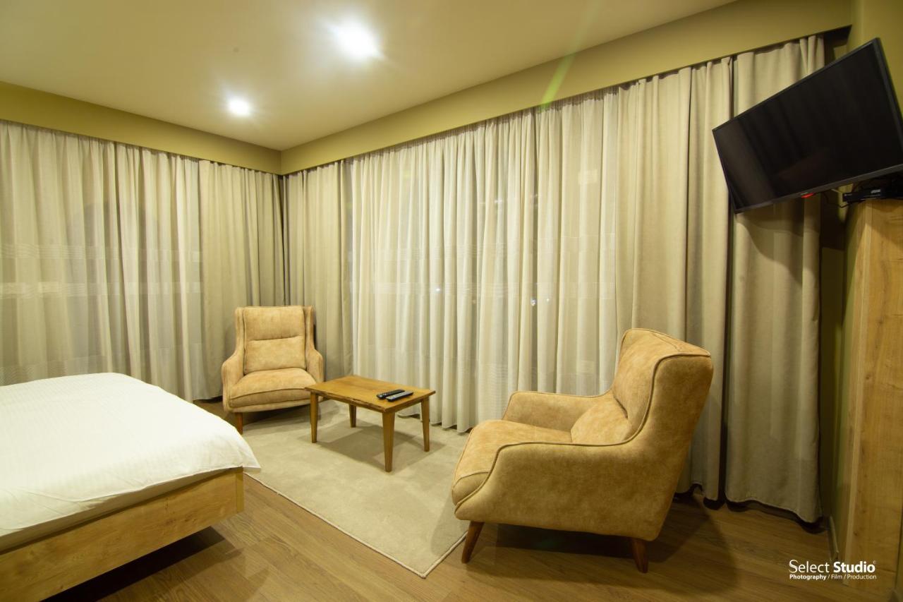 קורצ'ה Sahati Hotel & Restaurant מראה חיצוני תמונה