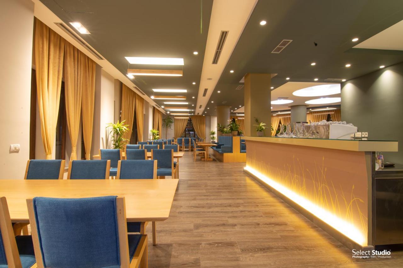 קורצ'ה Sahati Hotel & Restaurant מראה חיצוני תמונה