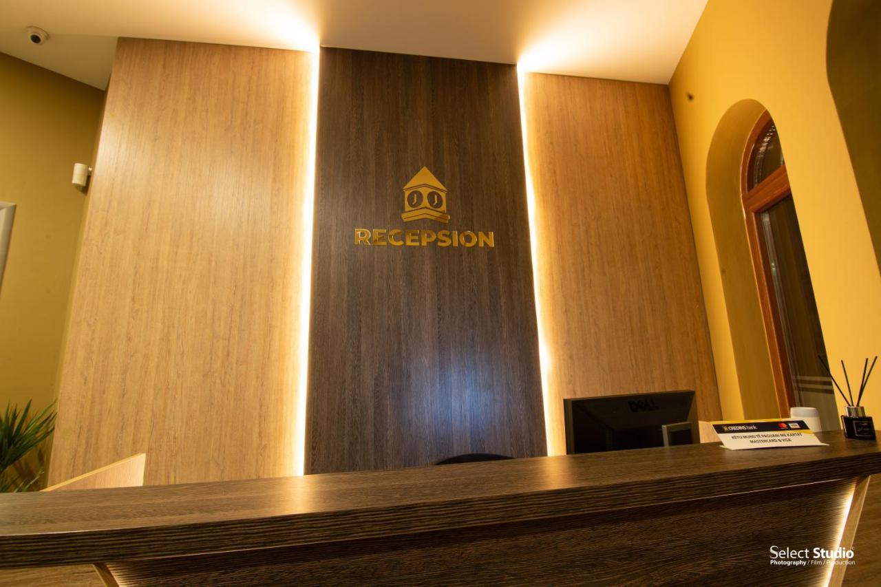קורצ'ה Sahati Hotel & Restaurant מראה חיצוני תמונה